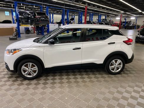 Used 2020 Nissan Kicks S image 6