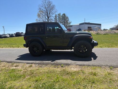 Used 2024 Jeep Wrangler Willys image 4