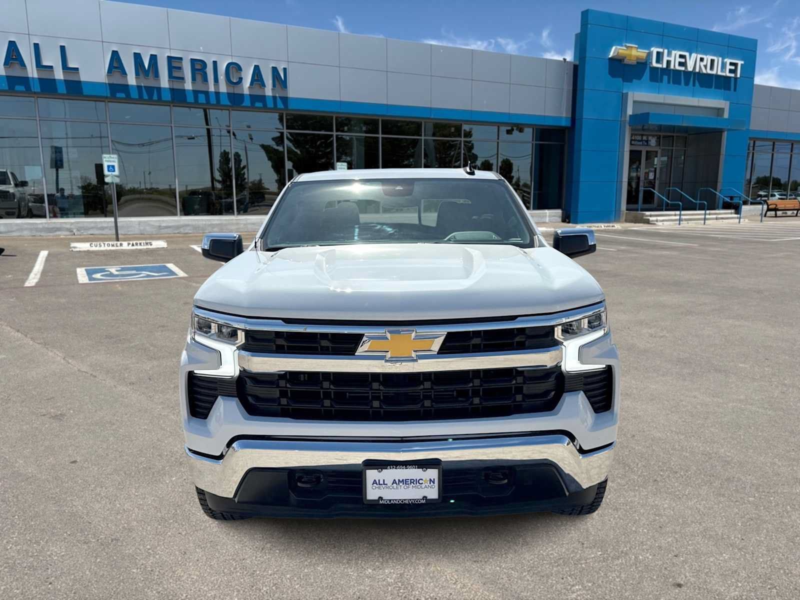 Used 2025 Chevrolet Silverado 1500 LT w/ Texas Edition Plus AWD/4WD image 3