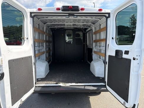Used 2025 RAM ProMaster 2500 w/ U-Haul Equipment Group FWD image 9