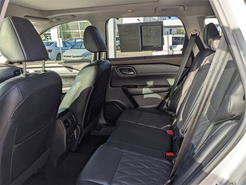 Used 2023 Nissan Rogue Platinum w/ Platinum Premium Package image 18