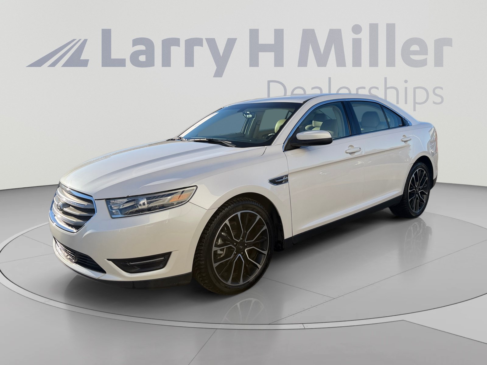 Used 2018 Ford Taurus SEL w/ Equipment Group 201A FWD image 1