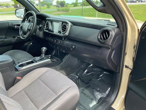 Used 2017 Toyota Tacoma TRD Off-Road w/ Tow Package (A/T) AWD/4WD image 90