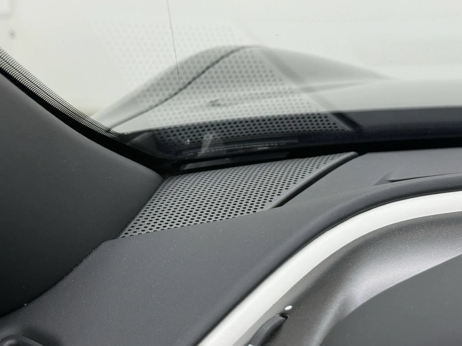 Used 2025 Ferrari Roma Spider RWD image 32