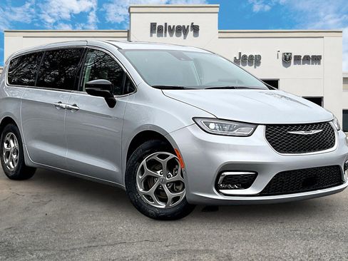 Used 2024 Chrysler Pacifica Limited FWD image 11