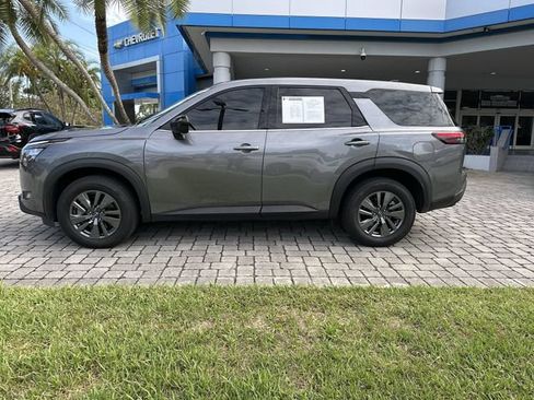 Used 2024 Nissan Pathfinder S FWD image 32