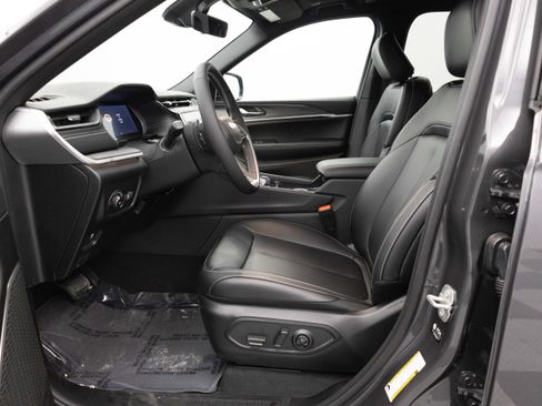 New 2026 Jeep Grand Cherokee L Limited w/ Limited Altitude Package AWD/4WD image 19