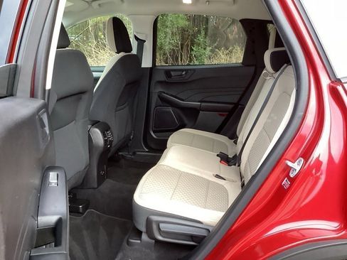 Used 2022 Ford Escape SE w/ SE Sport Appearance Package image 36