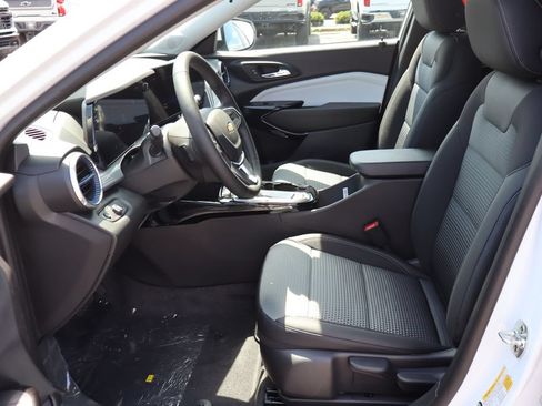 New 2026 Chevrolet Trax LT w/ LT Convenience Package FWD image 5