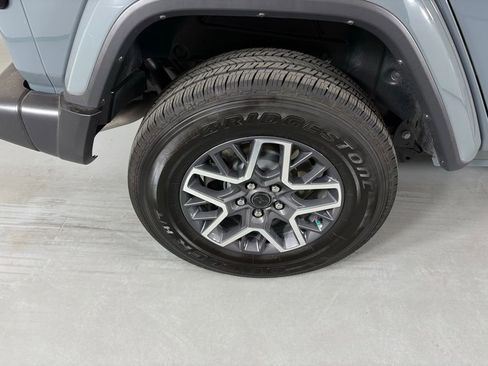 Used 2024 Jeep Wrangler Unlimited Sahara AWD/4WD image 10