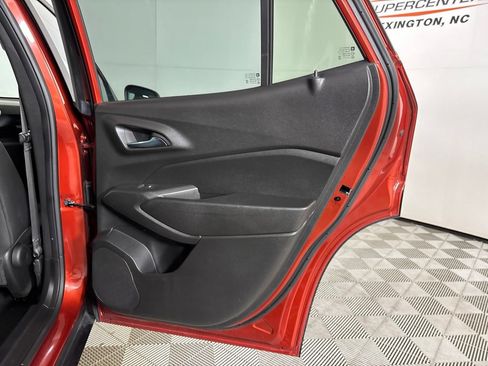 Used 2024 Chevrolet Trax RS w/ Sunroof Package FWD image 28