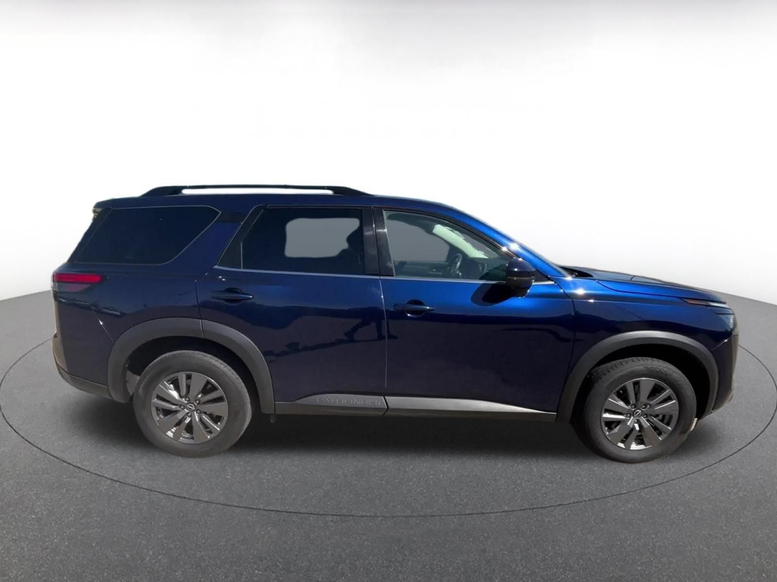 Used 2025 Nissan Pathfinder SV FWD image 15
