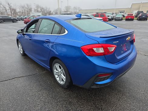 Used 2017 Chevrolet Cruze LT w/ Sun And Sound Package image 5