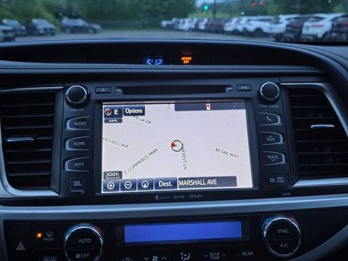 Used 2017 Toyota Highlander Limited AWD/4WD image 23