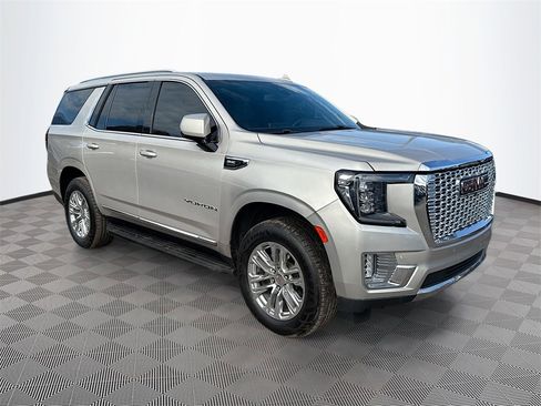 Used 2022 GMC Yukon SLT w/ SLT Luxury Package image 4