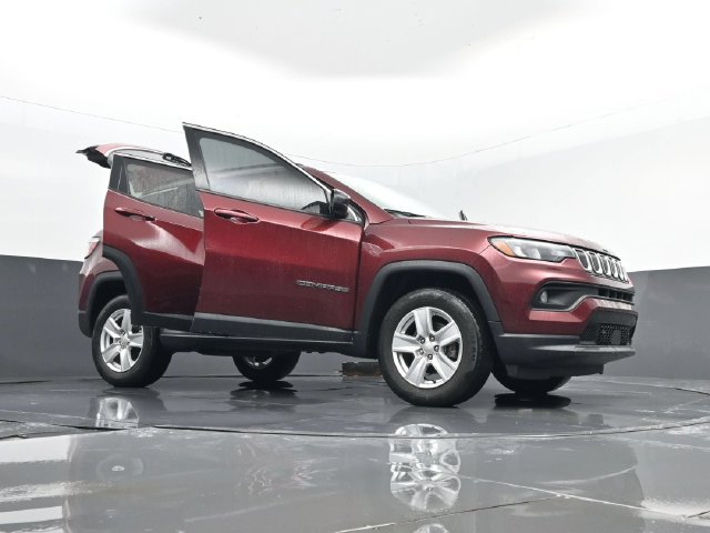 Used 2022 Jeep Compass Latitude AWD/4WD image 30