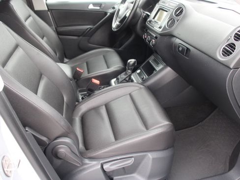 Used 2016 Volkswagen Tiguan S FWD image 19