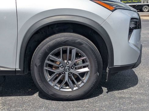 Used 2024 Nissan Rogue S AWD/4WD image 12