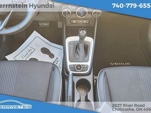 Used 2023 Hyundai Venue Limited image 13