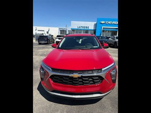 New 2026 Chevrolet Trax LT image 2