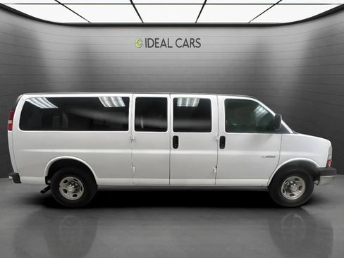 Used 2004 Chevrolet Express 3500 Extended Passenger w/ LS Preferred Equipment Group RWD image 4