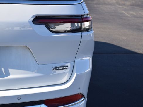 Used 2024 Jeep Grand Cherokee L Overland image 6