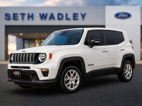 Used 2023 Jeep Renegade Latitude AWD/4WD image 3