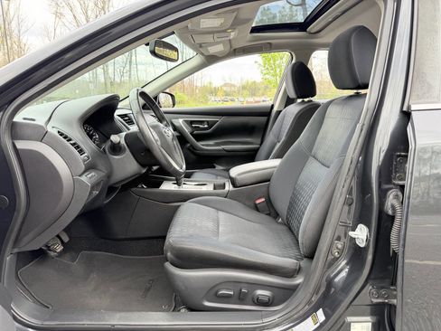 Used 2016 Nissan Altima 2.5 SV w/ Convenience Package image 12