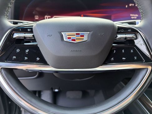 Certified 2025 Cadillac Escalade ESV Luxury RWD image 17