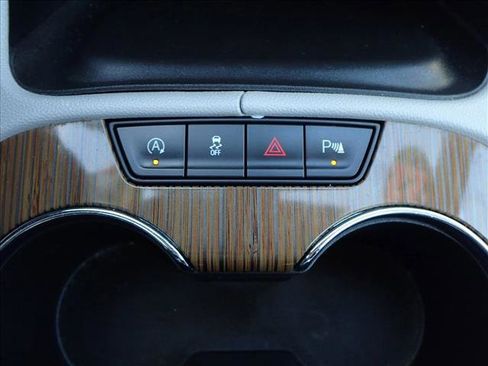 Used 2022 GMC Acadia SLE image 21