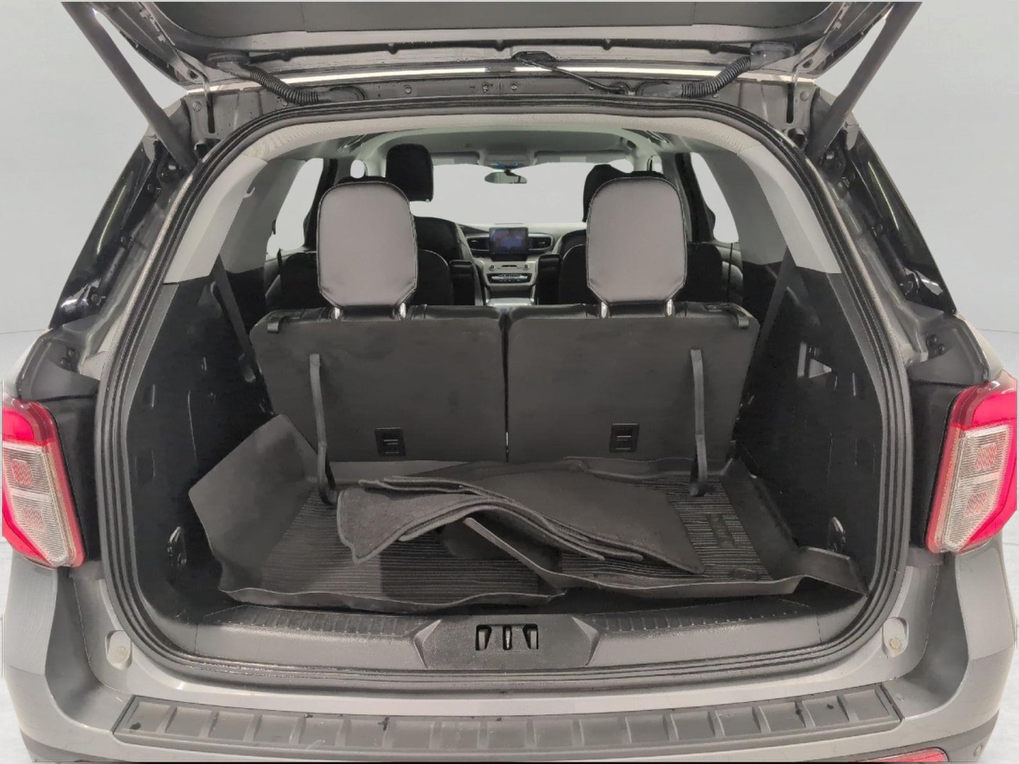 Used 2024 Ford Explorer XLT w/ Equipment Group 202A AWD/4WD image 44