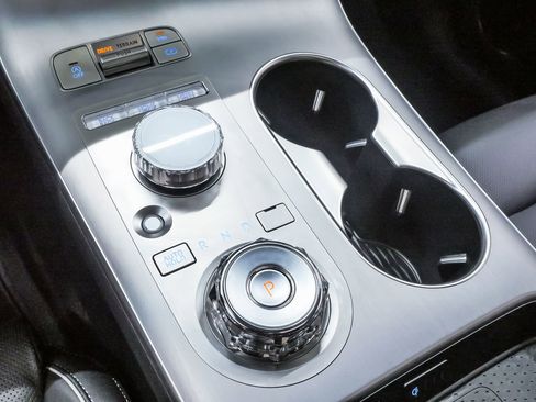Certified 2026 Genesis GV70 2.5T Advanced AWD/4WD image 17