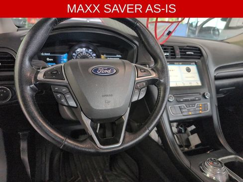 Used 2018 Ford Fusion SE w/ Equipment Group 201A FWD image 12