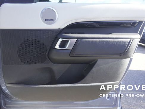 Used 2022 Land Rover Discovery S R-Dynamic image 21