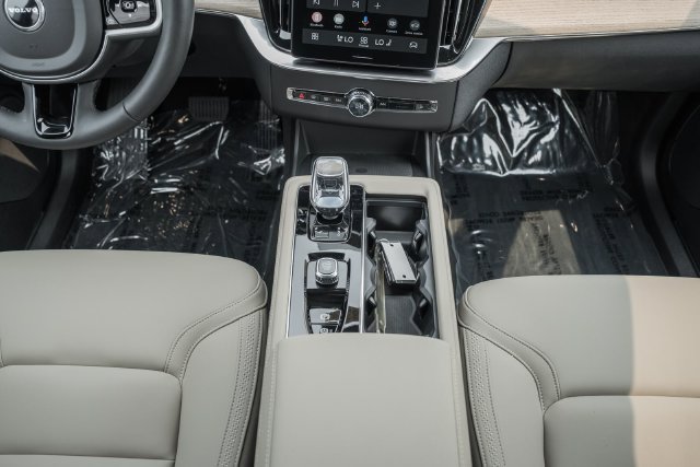 New 2026 Volvo XC90 T8 Plus w/ Protection Package Premier AWD/4WD image 26