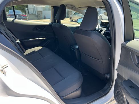 Used 2024 Toyota Prius LE FWD image 11