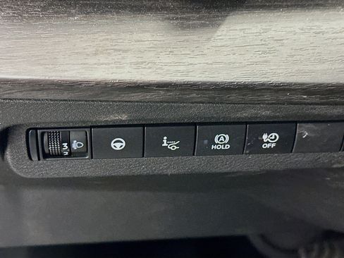 Used 2024 Nissan Ariya AWD image 17