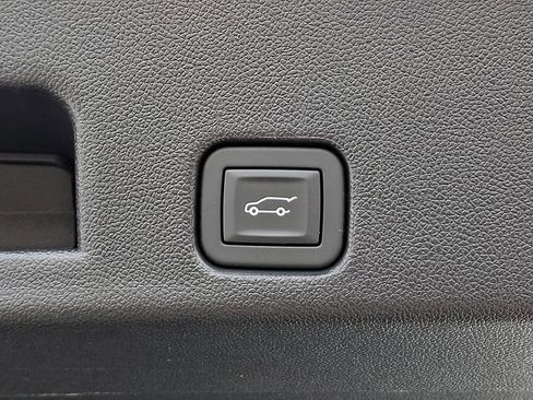 Used 2025 GMC Acadia Elevation image 33