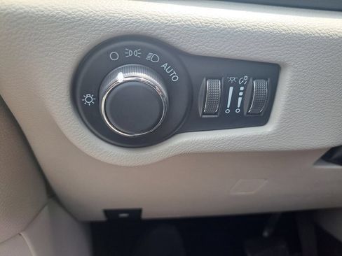Certified 2023 Chrysler Voyager LX FWD image 21