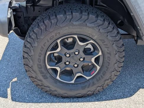 Used 2023 Jeep Wrangler Unlimited Rubicon w/ Dual Top Group AWD/4WD image 15
