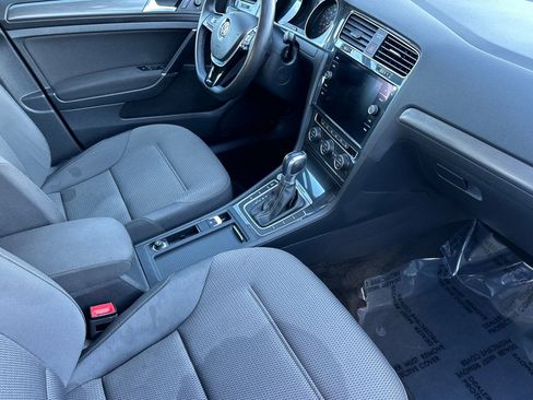 Used 2019 Volkswagen e-Golf SE w/ Driver Assistance Package image 18