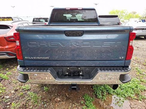 Used 2025 Chevrolet Silverado 2500 LT w/ Convenience Package AWD/4WD image 4