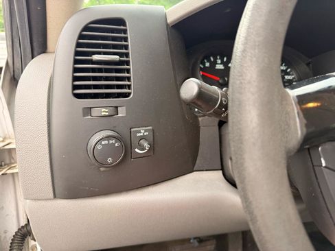 Used 2011 Chevrolet Silverado 1500 W/T RWD image 14