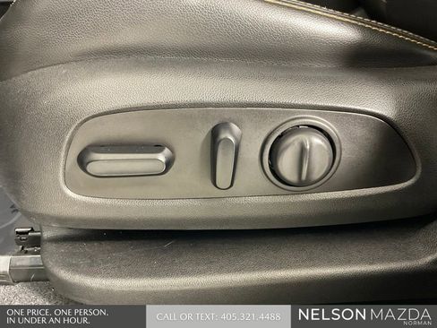 Used 2020 GMC Terrain SLT FWD image 25