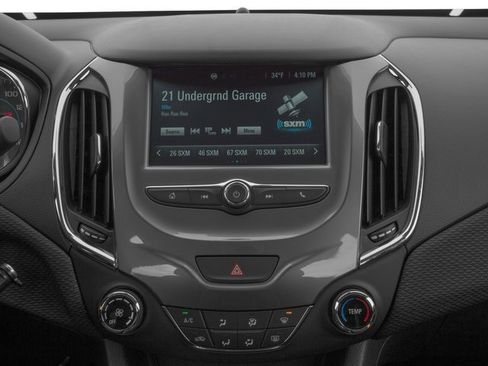 Used 2017 Chevrolet Cruze LT FWD image 12