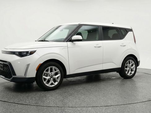 Used 2025 Kia Soul LX w/ LX Technology Package image 3