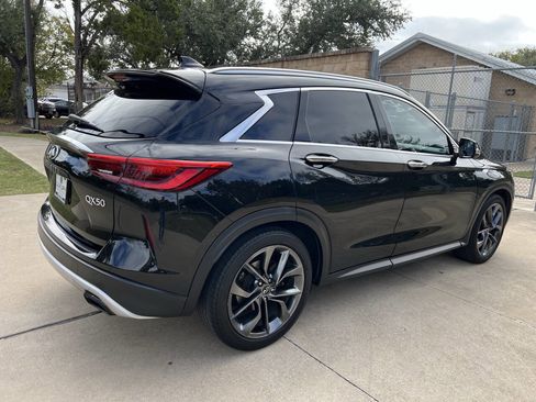 Used 2019 INFINITI QX50 Essential w/ Sensory Package image 11