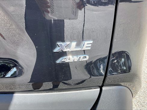 Used 2025 Toyota RAV4 XLE AWD/4WD image 10