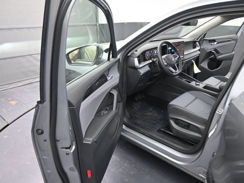 New 2026 Volkswagen Tiguan SE AWD/4WD image 38