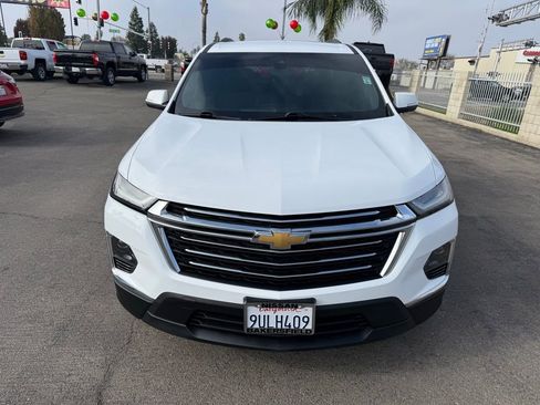 Used 2023 Chevrolet Traverse LT image 2
